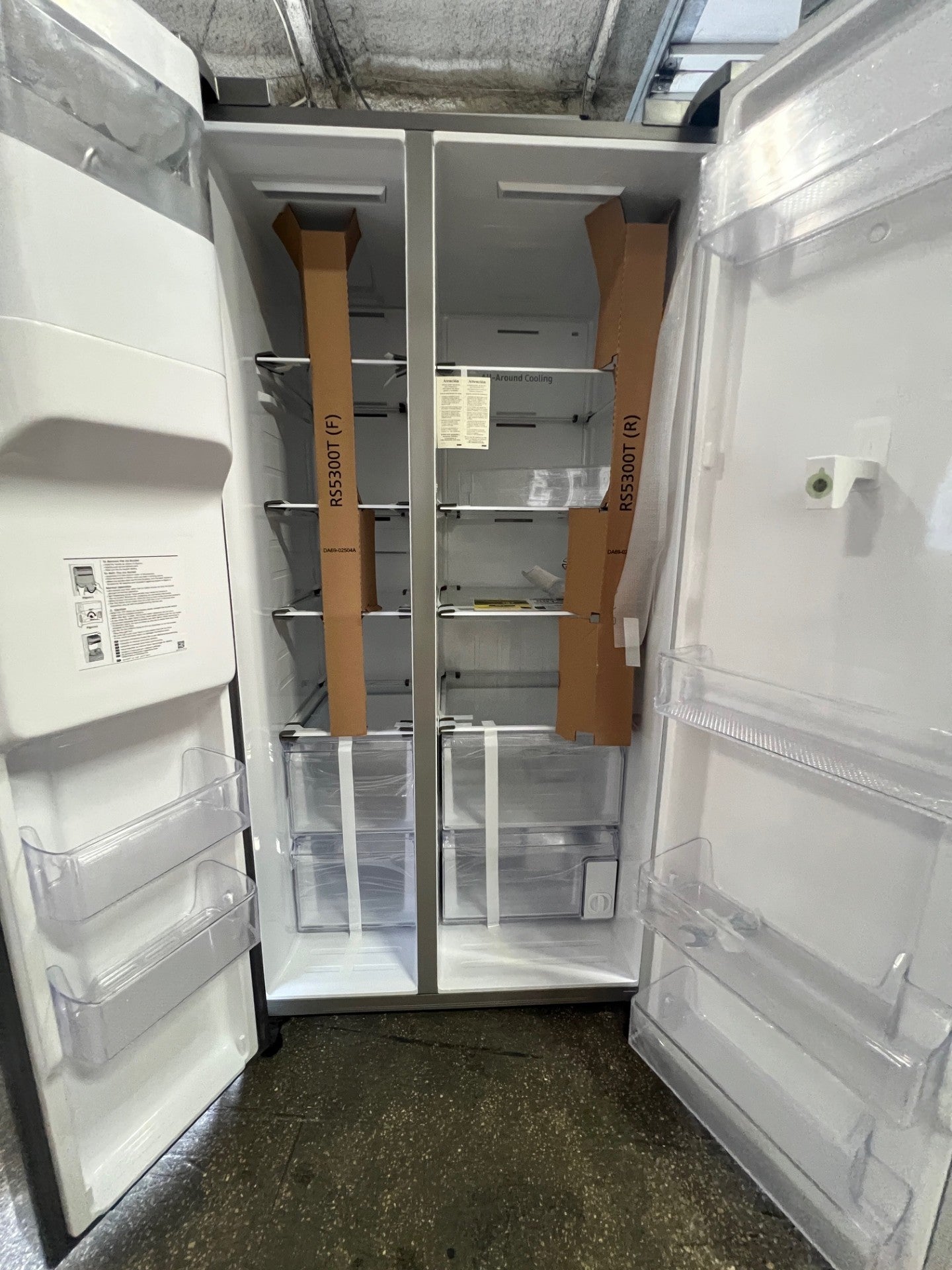 Samsung Family Hub 26.7-cu ft Side-by-Side Refrigerator Smart Compatible with Ice Maker ,Water and Ice Dispenser